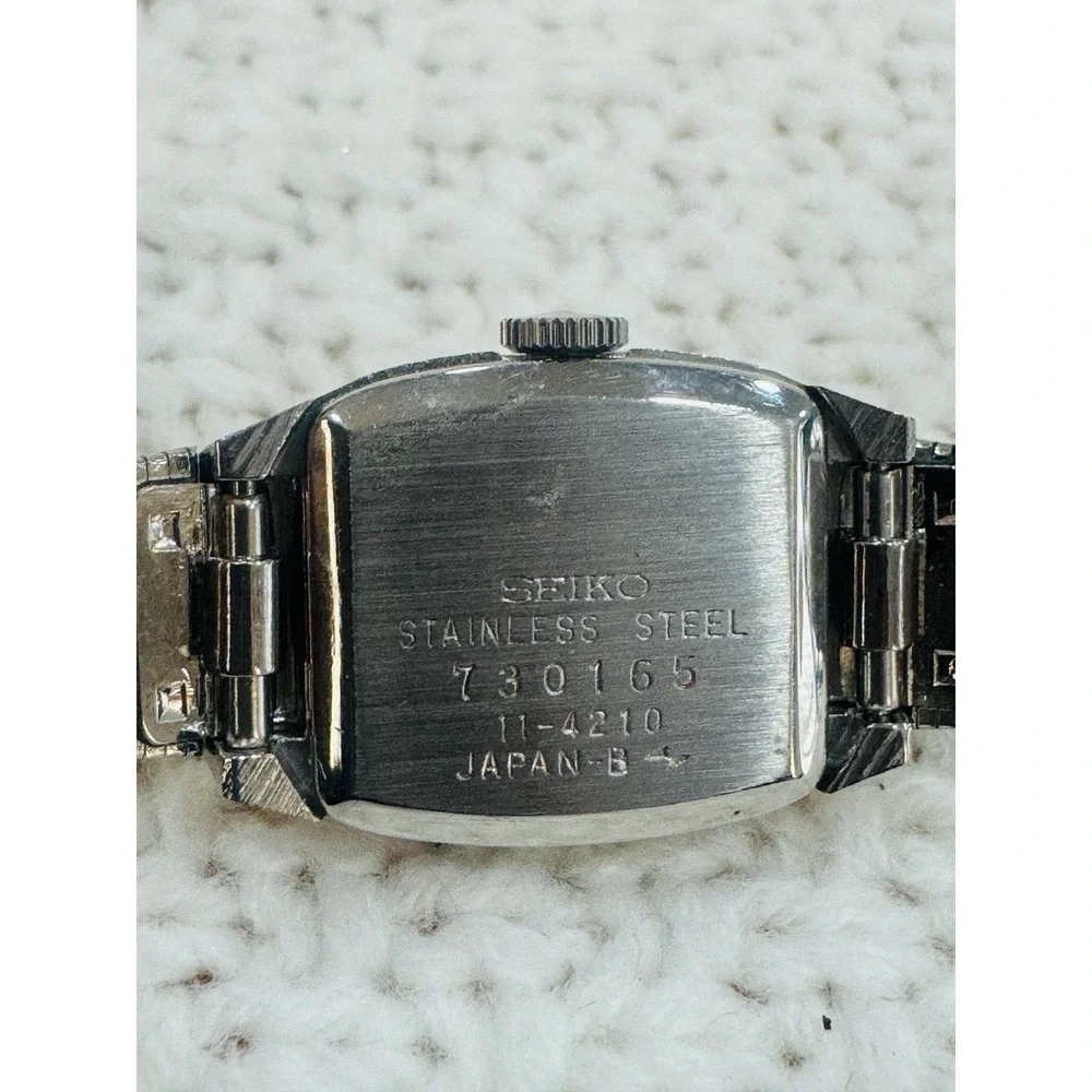 Vintage Seiko 11-4210 Ladies 17 Jewel Manual Wind Watch Untested